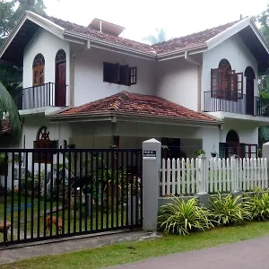 Le Meridien Bed & Breakfast Negombo